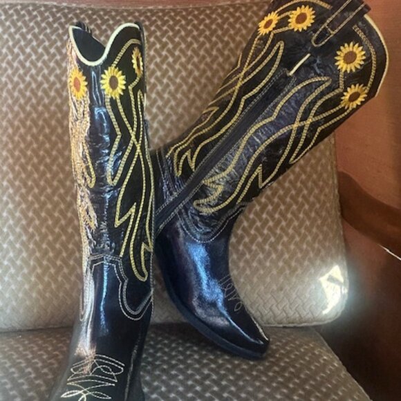 Urban Outfitters Shoes - Urban Outfitters Daisy Embroidered Patent Leather Western Cowboy Boots